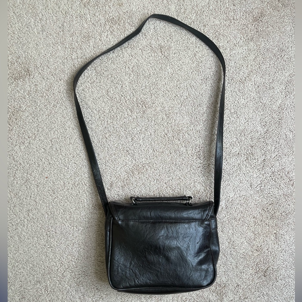 TR Bentley Leather Shoulder Bag with Logo Detail - Picture 2 of 6